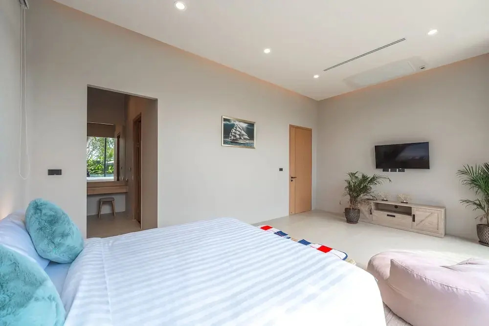 Modern 2-Level Pool Villa Long One A5