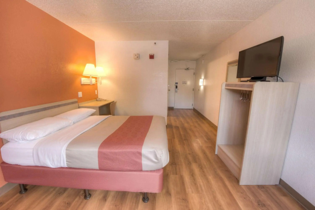 Motel 6-Branford, CT - New Haven