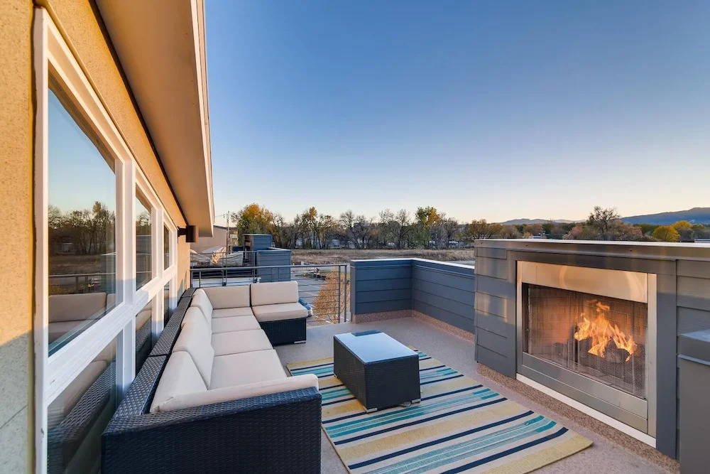 Fancy Townhome near Old Town, Breweries and River!
