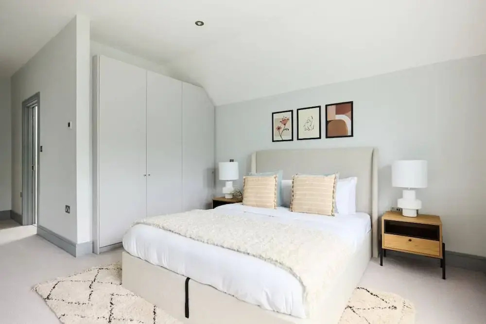 The Woodborough Place - Beckoning 2bdr Flat With Balcony