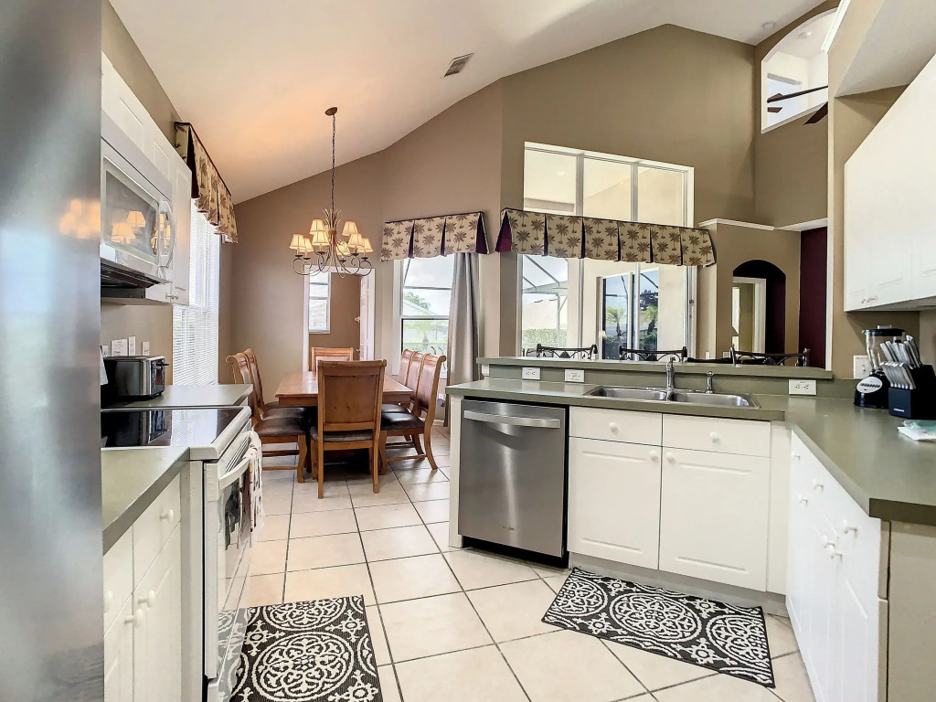 6 Bed Close to Disney in a Gated Resort Community, Four Corners