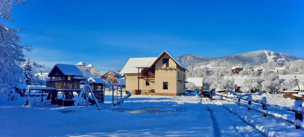 SOKIL HOUSE будинок з чаном та літнім басейном