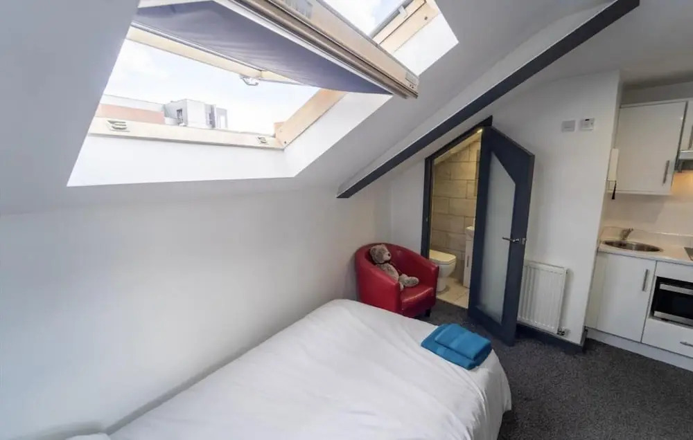Fully Serviced Studio Available Close to the City