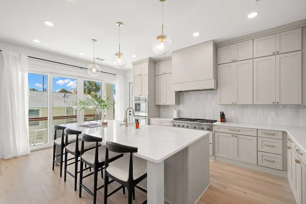 The Akoya Pearl - 2 Beach Homes Steps From CWB