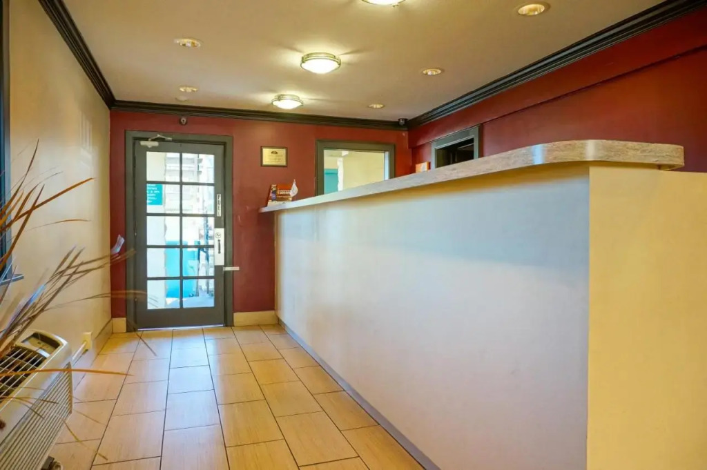 Howard Johnson Express Inn