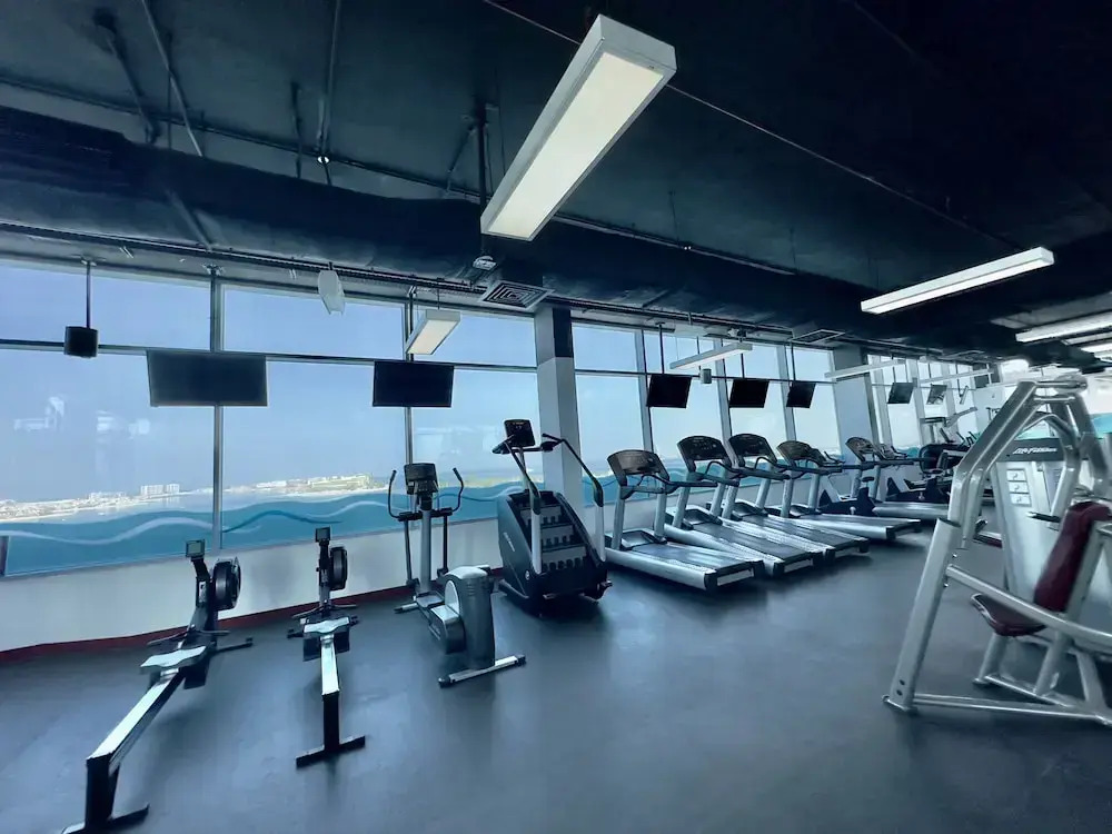 Urban 1BR Palm Apt w Beach Access