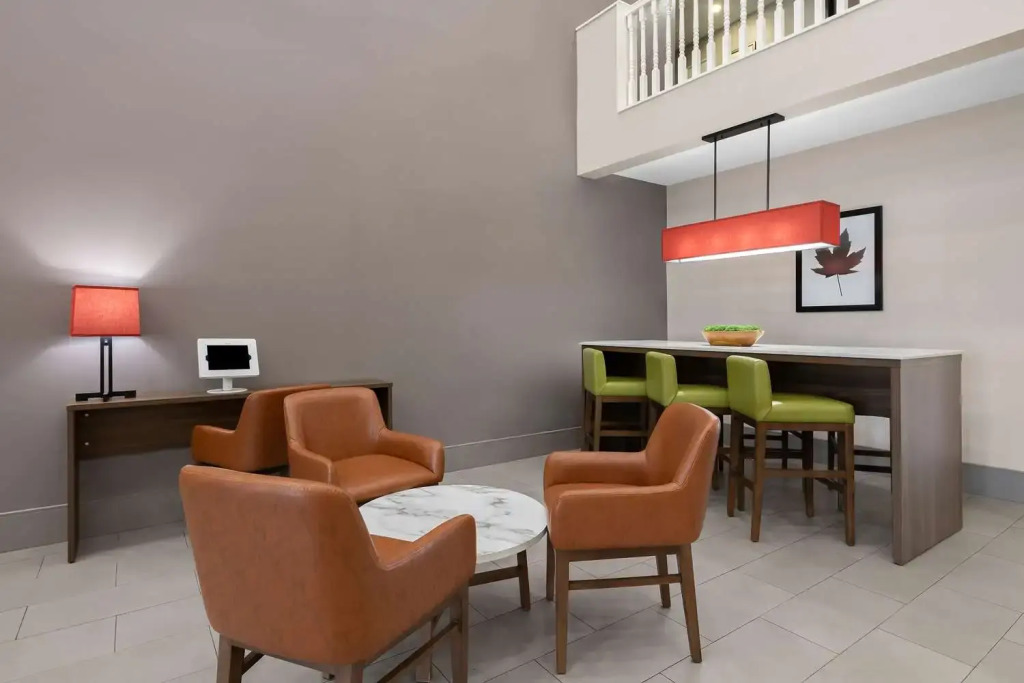 Country Inn & Suites by Radisson, Near The National Sports Center, Coon Rapids, MN