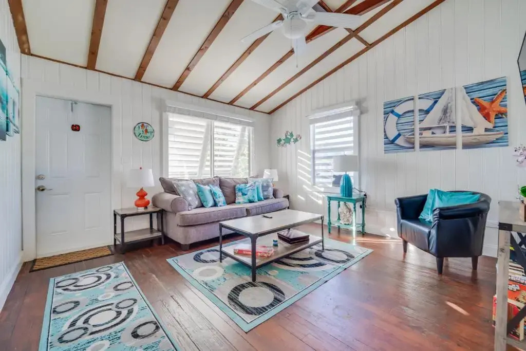 Beach Chairs, Good Kitchen, Strong Wifi on 14th Ave
