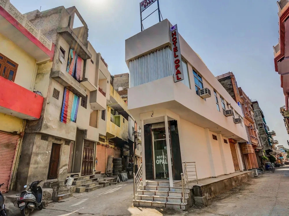 Oyo 22942 Hotel Opal