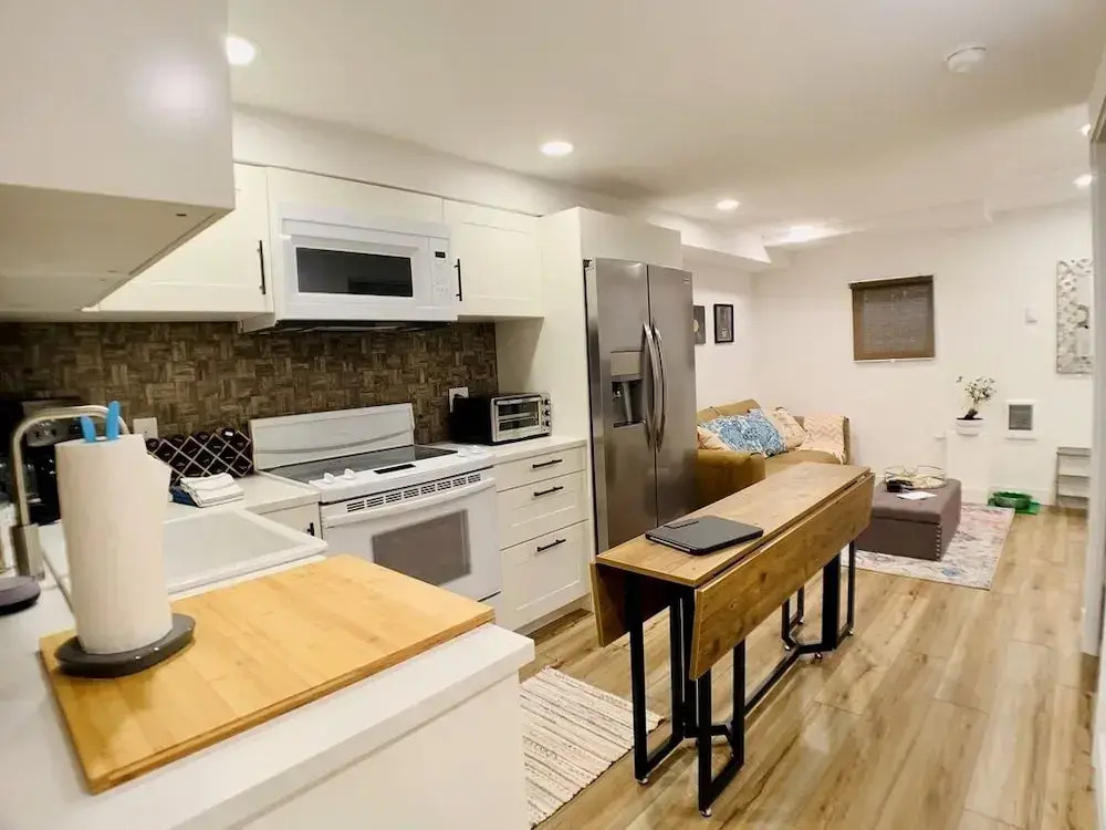 Phinneywood Basement Hideaway - Zoo meets Lake