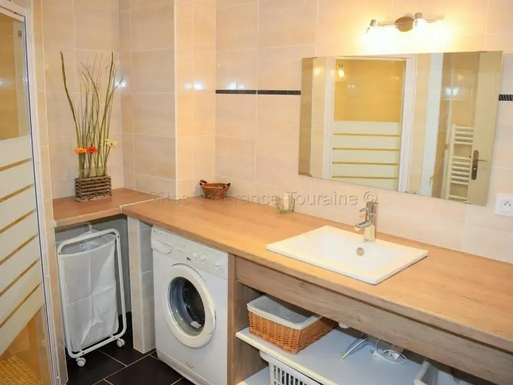 Gîte cosy en tuffeau, rénové, au cœur de la Touraine, proche châteaux, cour privative, vélos, non-fumeur - FR-1-381-209