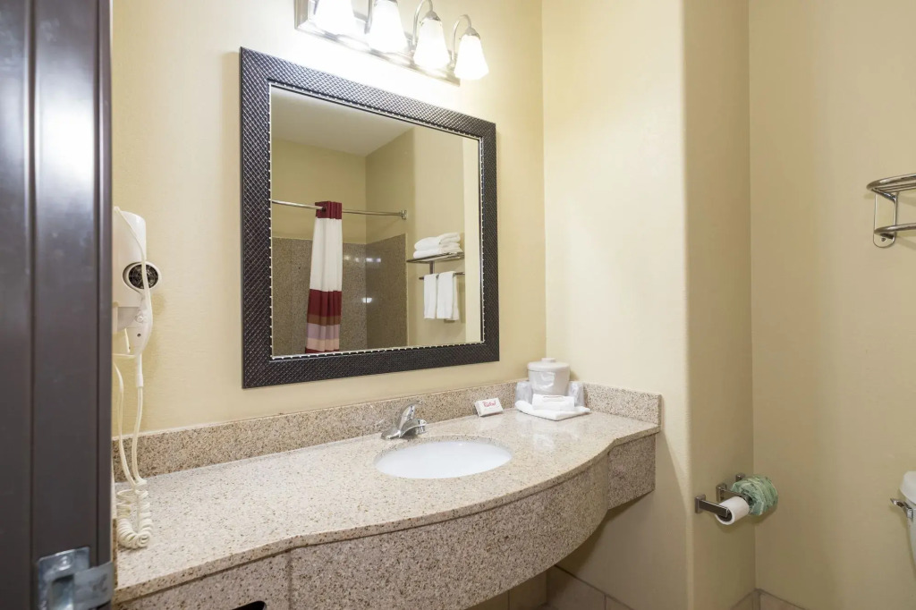 Red Roof Inn & Suites Lake Charles