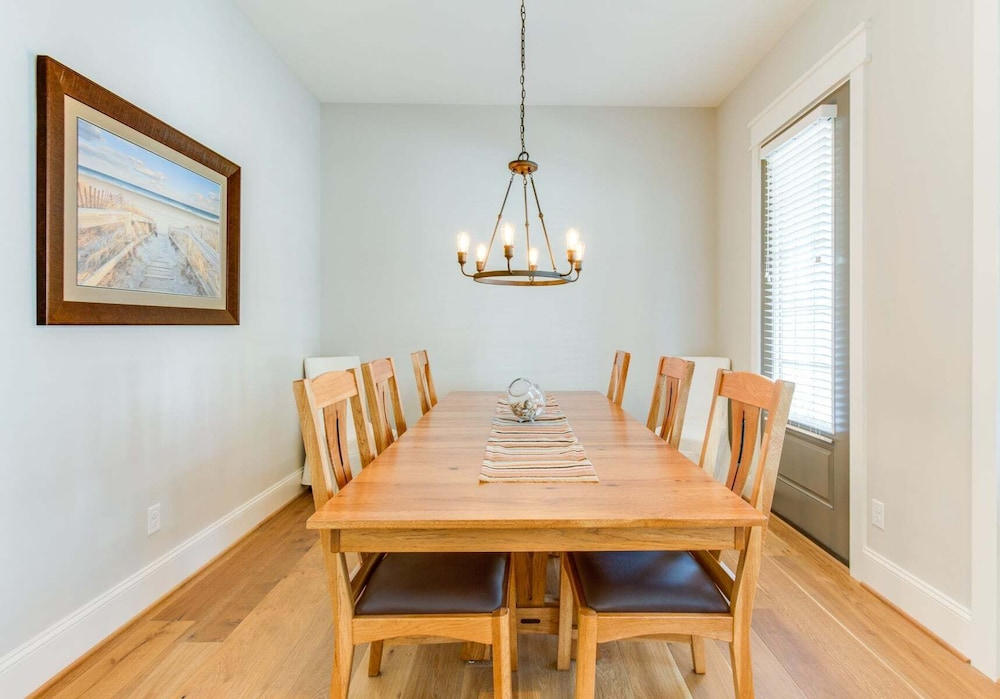 408b The Lynnhaven House Spacious 4 BR Townhouse Walking Distance to the Beach and Boardwalk