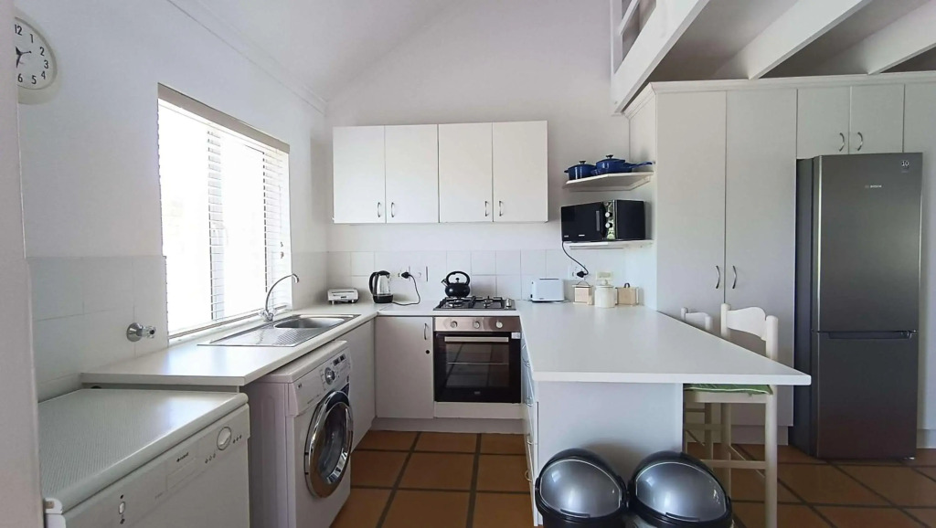 The River Club Loft - 6 sleeper, Swimming Pool, 2 min to Robberg Beach