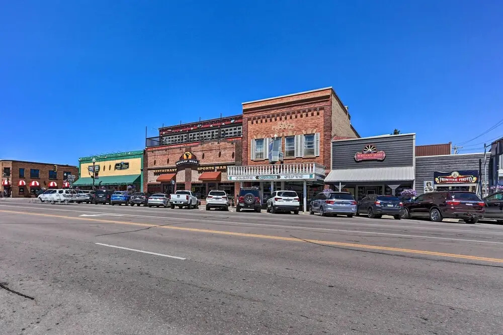 Walk to Dining, Breweries & Shops! Dtwn Custer Apt
