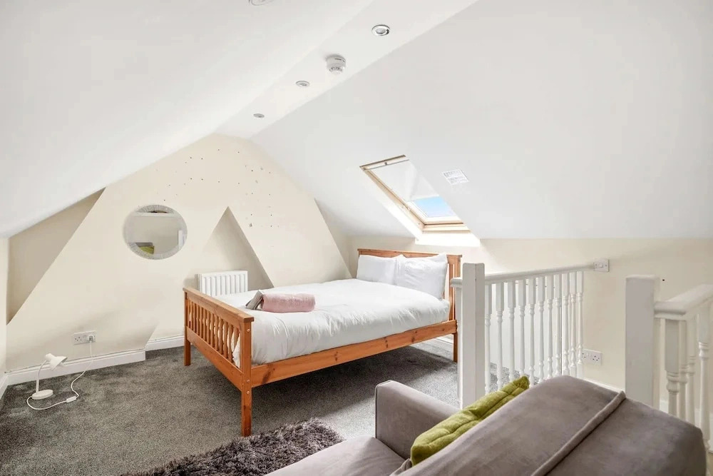 Peaceful 4-bed Home in Aylesbury