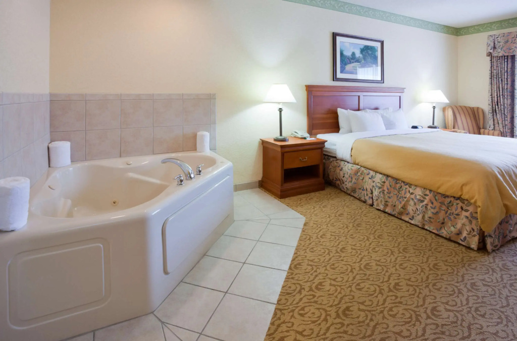 Country Inn & Suites by Radisson, Madison Southwest, WI