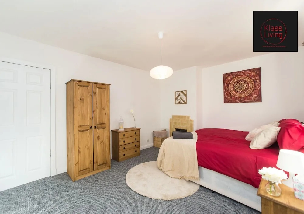 Two Bedroom House by Klass Living Serviced Accommodation Hamilton - Kenmar House With Parking & WiFi