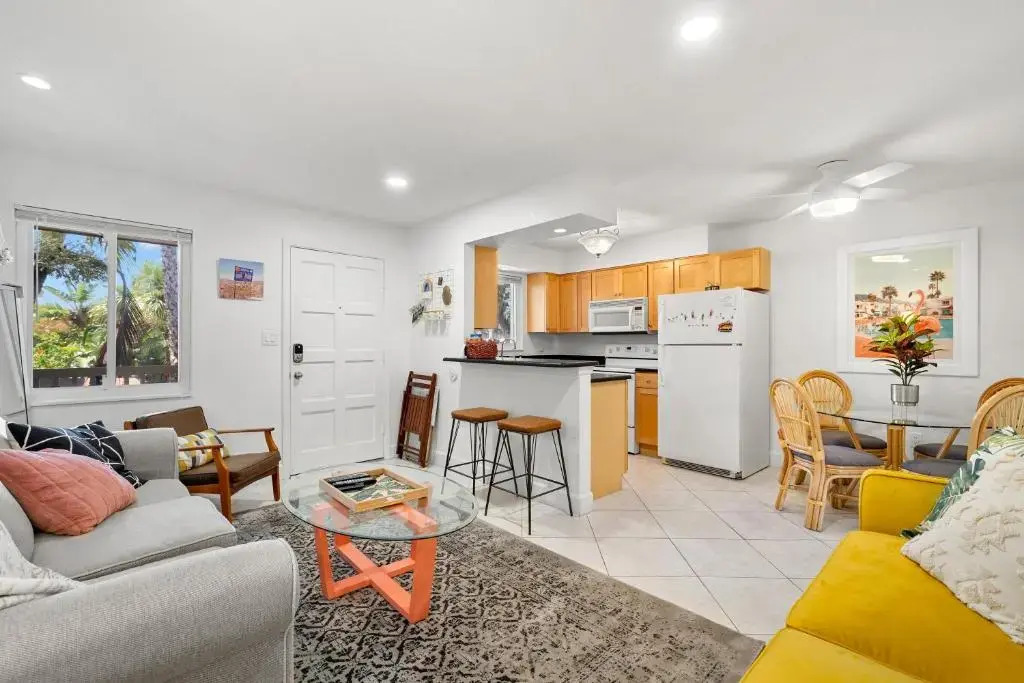 Waves 17, 1 Bedroom, Sleeps 4, Pool View, Heated Pool, Bbq, Wifi