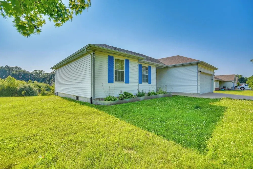 2 Mi to Dtwn Fulton: 'meadowlark' Home w/ Deck!