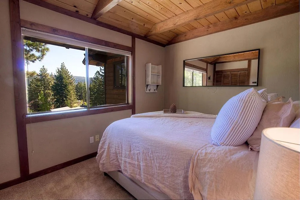 Inclining View by Lake Tahoe Accommodations