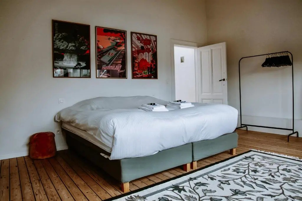 Spacious Belle Epoque House with free parking