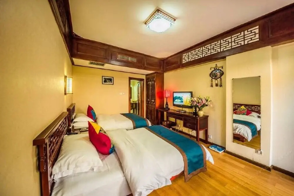 Lijiang Qianxuelou Hotel