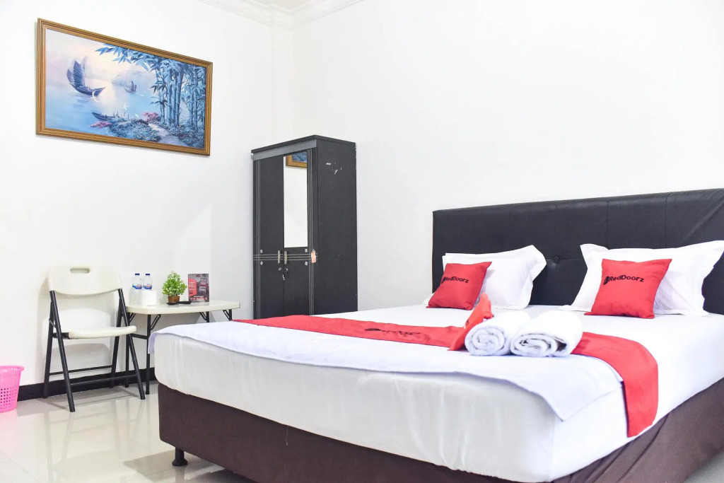 RedDoorz near Sultan Hasanuddin Airport 2 Makassar