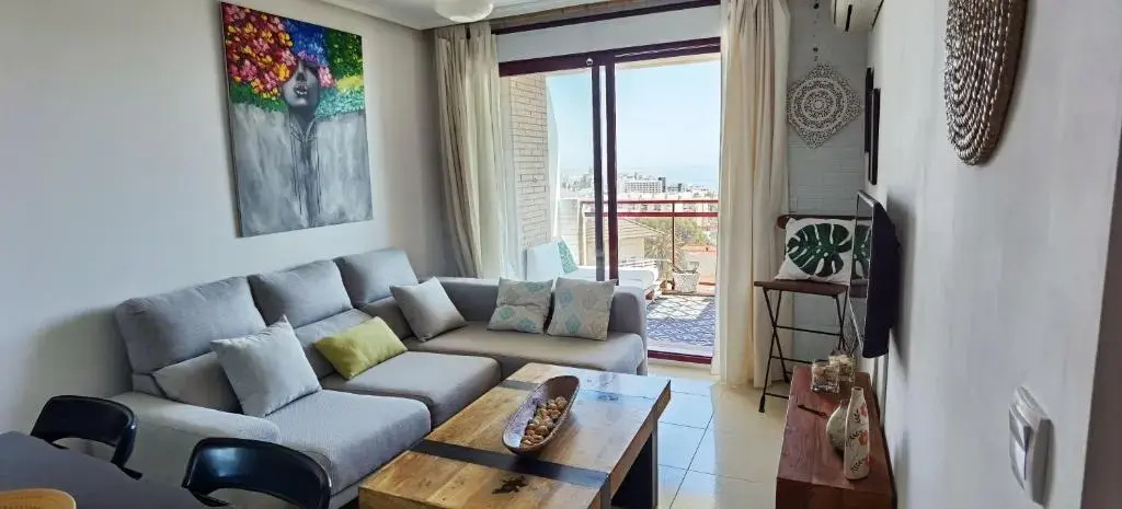 Mirador frente al mar. 1a linea. Piscina y parking