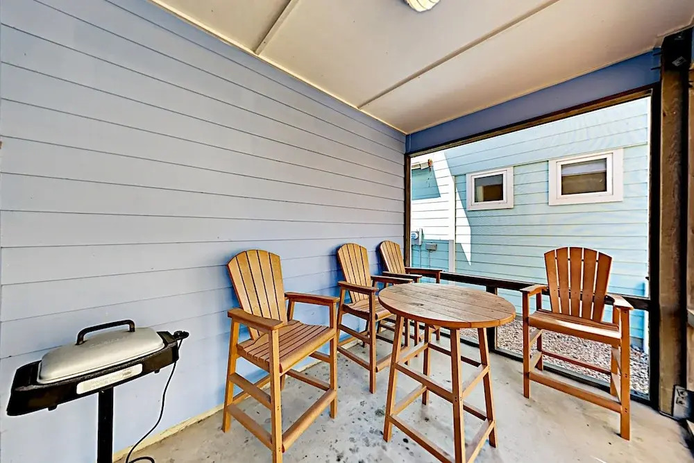 East Avenue Unit 8 - 4 Br home by RedAwning