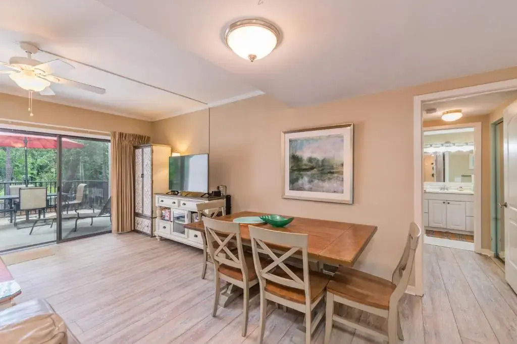 Village House 102, Sleeps 6, 2 Bedrooms, Pool