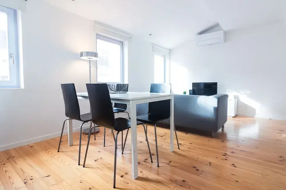 ON Apartments – Violin