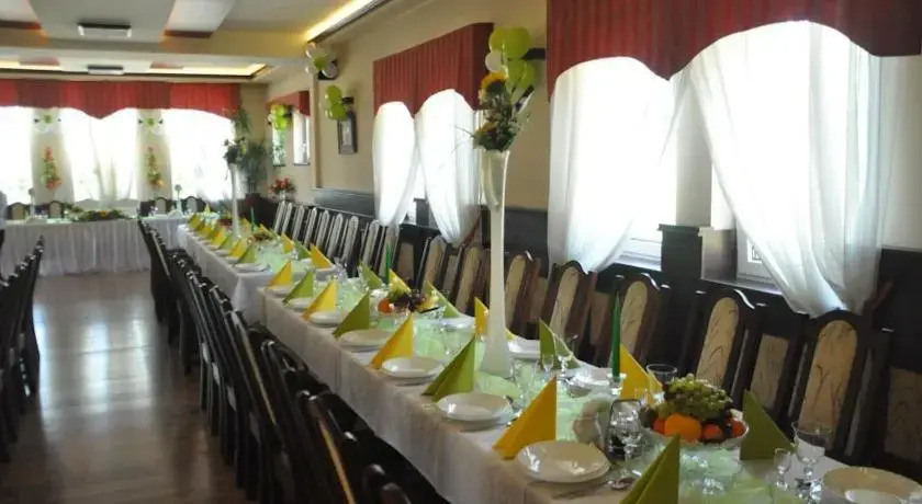 Pass Hotel