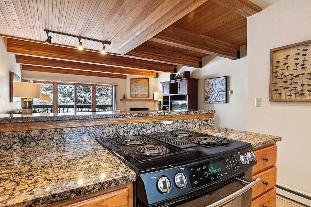 Riverside Condos A102 by Avantstay Condo Close To Downtown, Town Park & Ski Lift #8