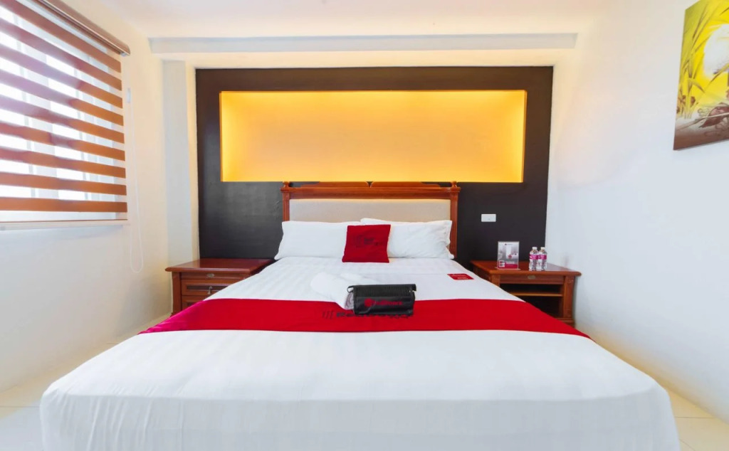 RedDoorz Premium near Trinoma Mall