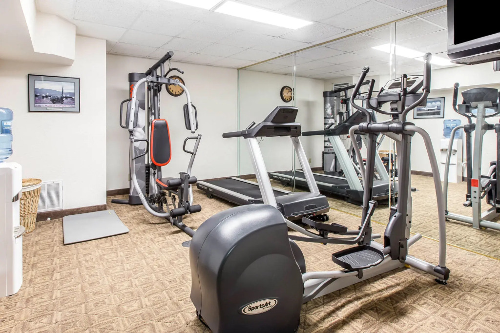 Comfort Inn & Suites - near Robins Air Force Base Main Gate