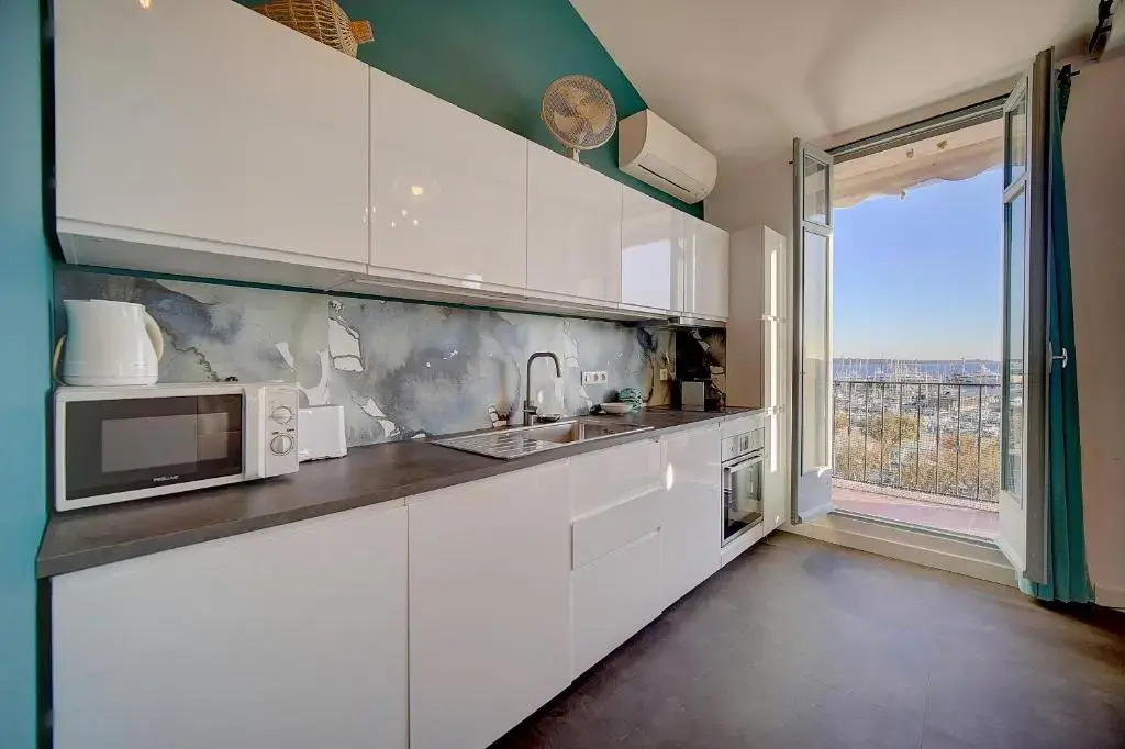 EXCEPTIONNEL 3 PIECES AVEC TERRASSE VUE SUR VIEUX PORT CENTRE VILLE l! A2B195