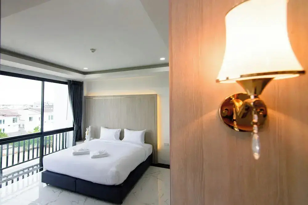 Bear & Bird Hotel โรงแรม แบร์ แอนด์ เบิร์ด