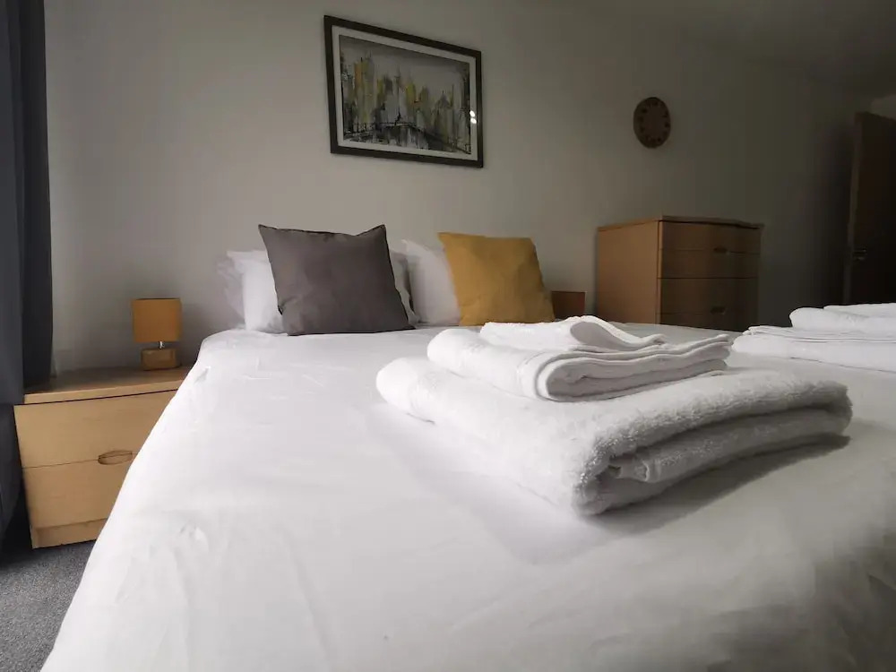 Voyager Apartments * Sleeps 6 * Parking