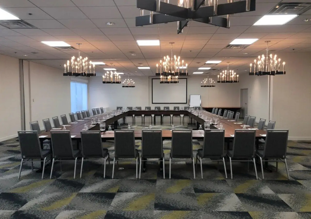 Holiday Inn Montreal Longueuil by IHG