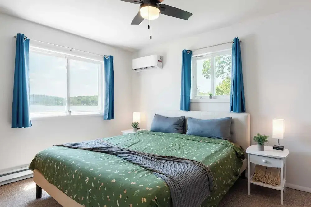 The Lake Life by Avantstay Lakefront + View + Hot Tub