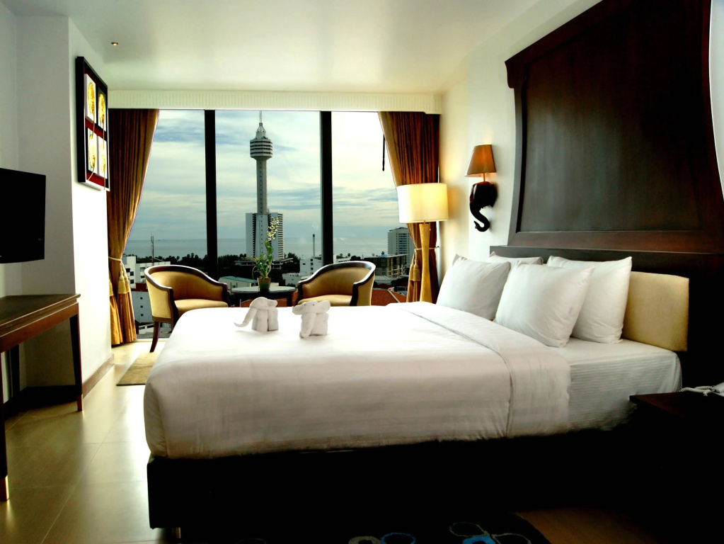 Aiyara Grand Hotel