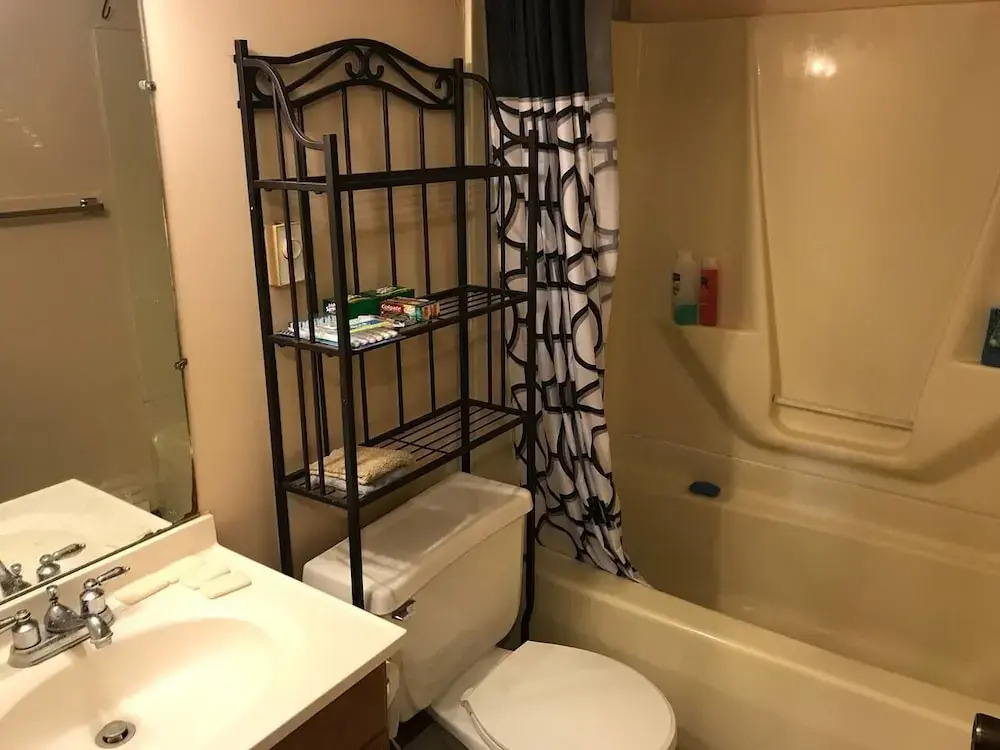 2 Rooms Available