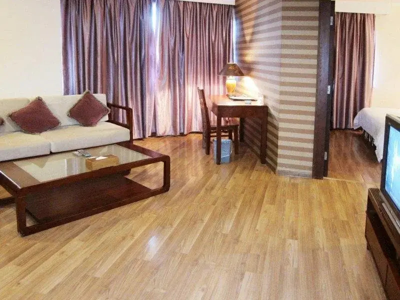Phoenix Tree Business Hotel