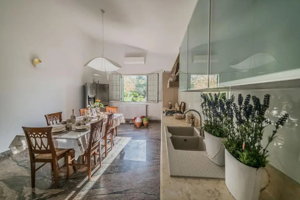Villa con grande piscina privata e 5 camere m550