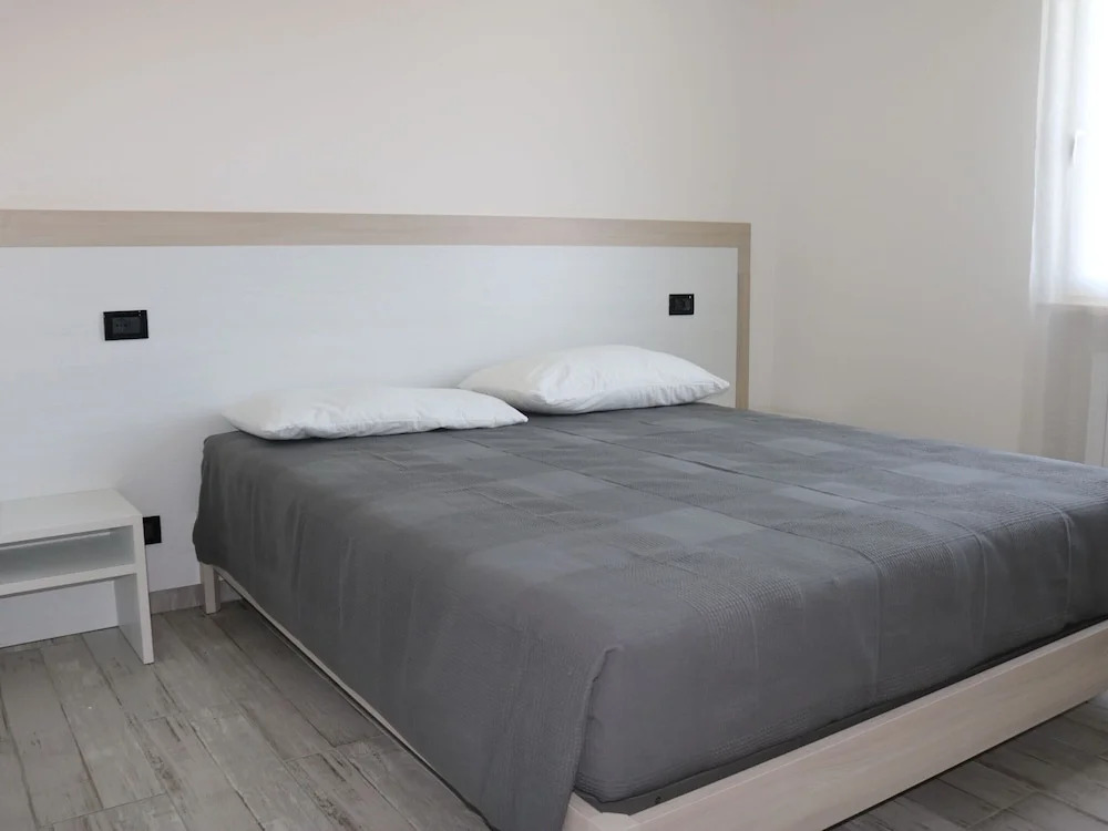 Holiday Apartment near Lake, Shared Swimming Pool