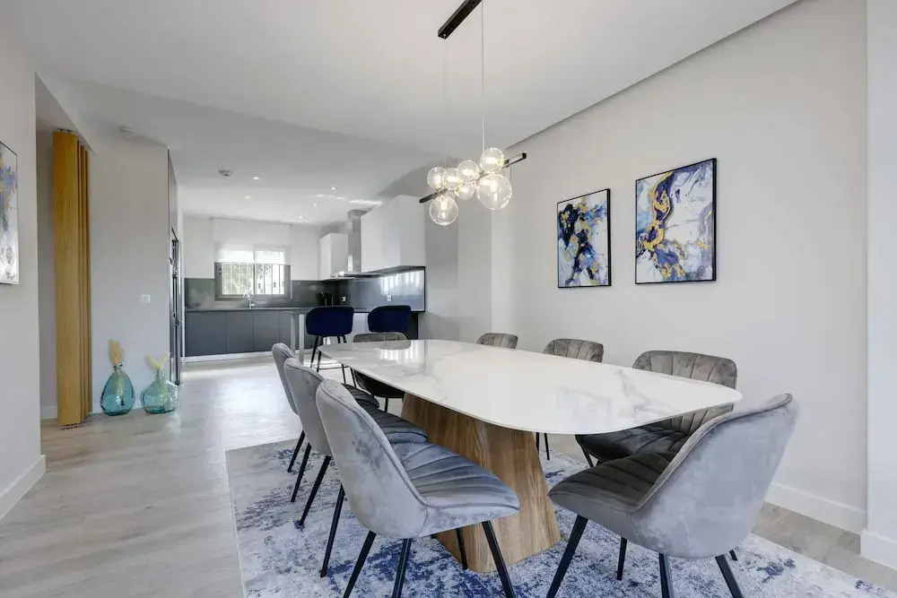 Modern Four Bedroom House With Golf Course Views