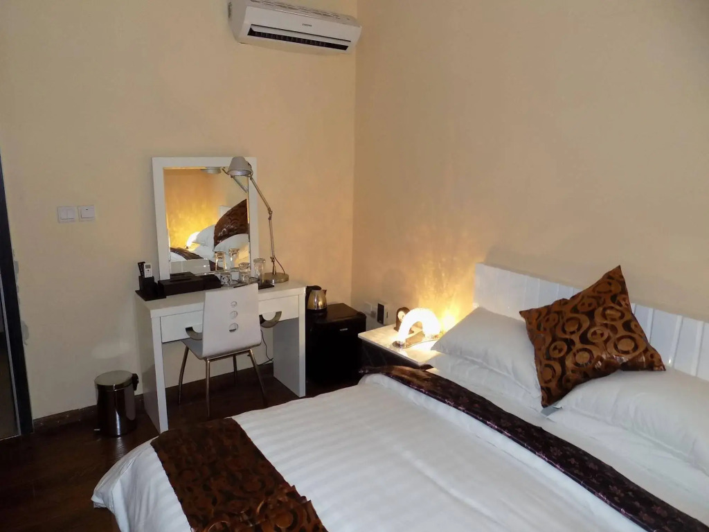 Caravel Suites