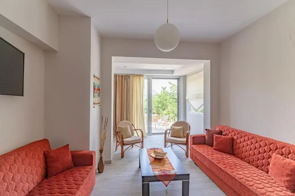 The Holiday House 1