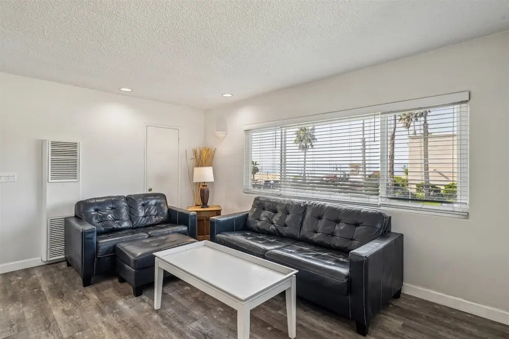Beautiful 2 Bed Beach Condo #201 2 Bedroom Condo by Sunset Shores Condominiums
